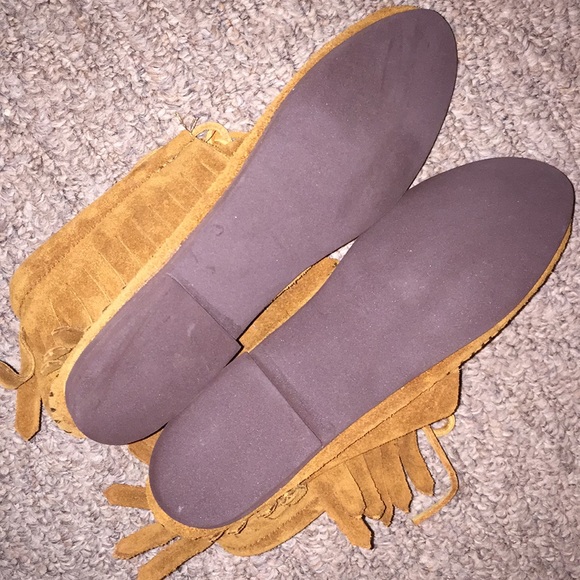 *SOLD* Minnetonka fringe booties size 6 NWOT - Picture 7 of 8