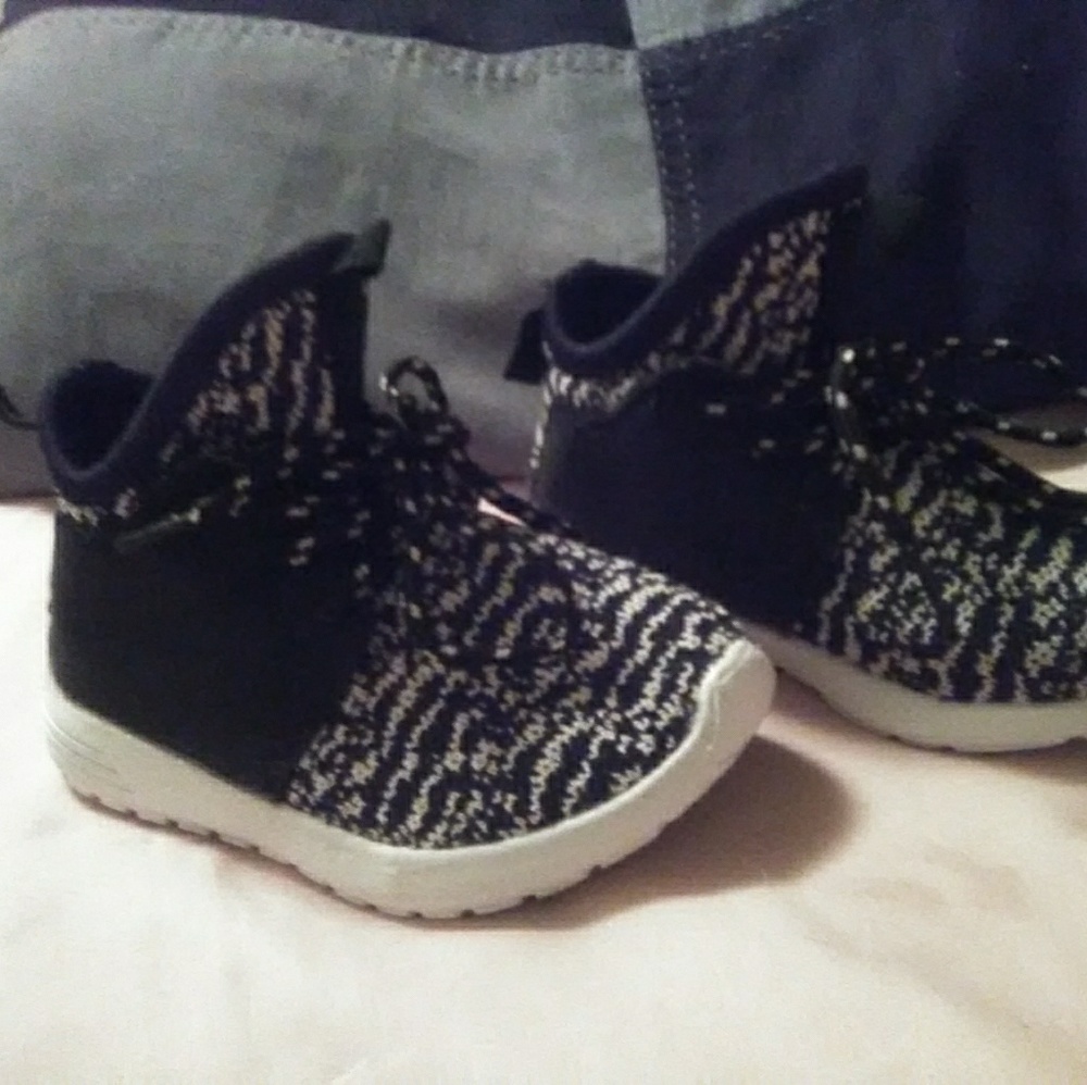 Breathable Mesh Unisex Kid's Shoe!!