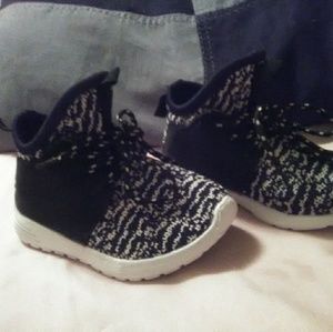 Breathable Mesh Unisex Kid's Shoe!!