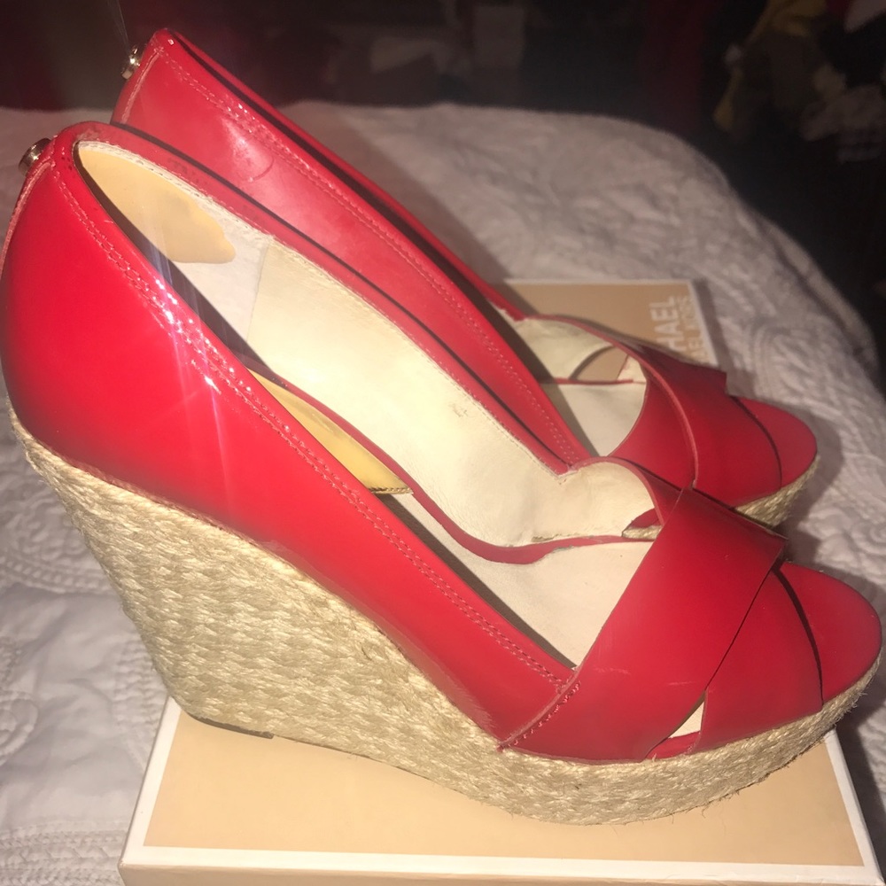 Michael Kors Wedges.Color: Rhubard. original box.