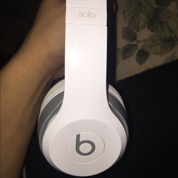 Beats by Dre - Picture 1 of 3