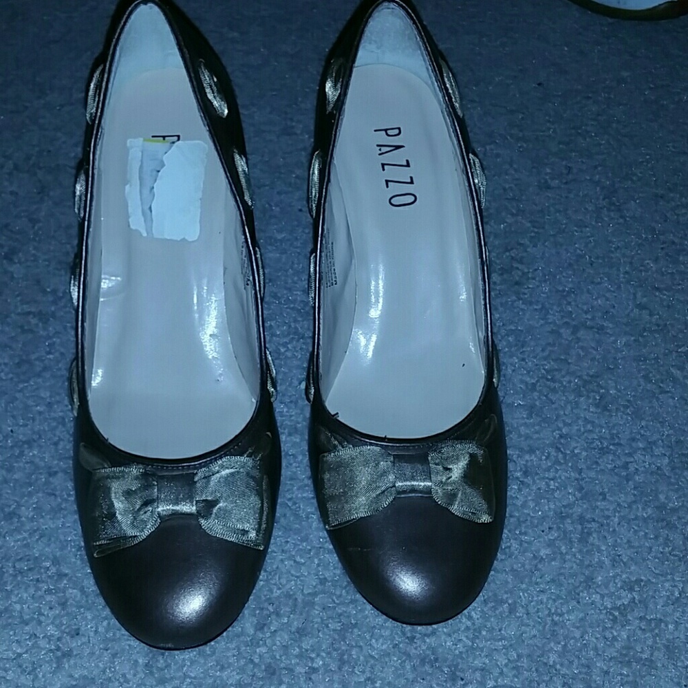Gold Pump with Ribbon 3.5"