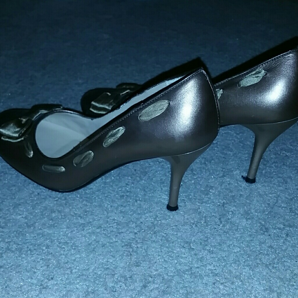 Gold Pump with Ribbon 3.5" - Picture 4 of 4