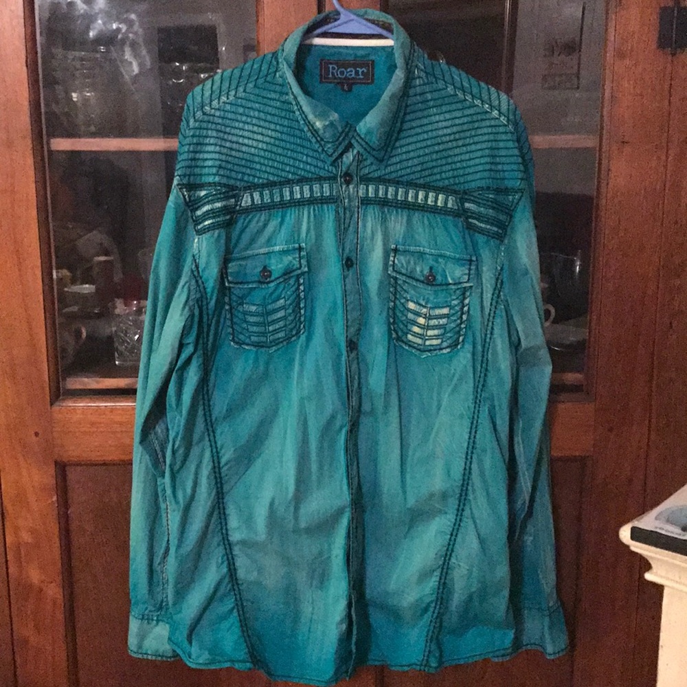 Men's Roar Button-Up