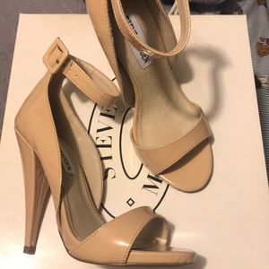 Steve Madden Nude heels NEW!