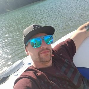 Meet your Posher, Adam