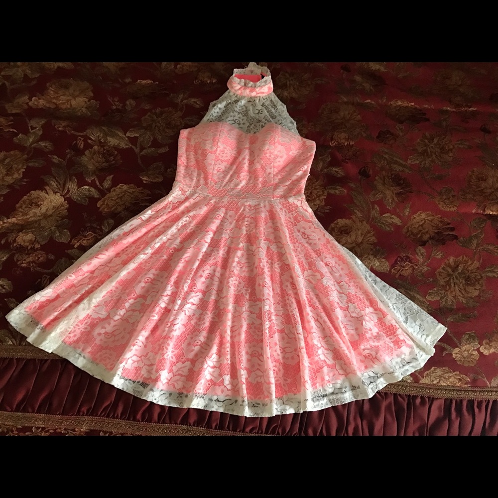 Cals dantel dress