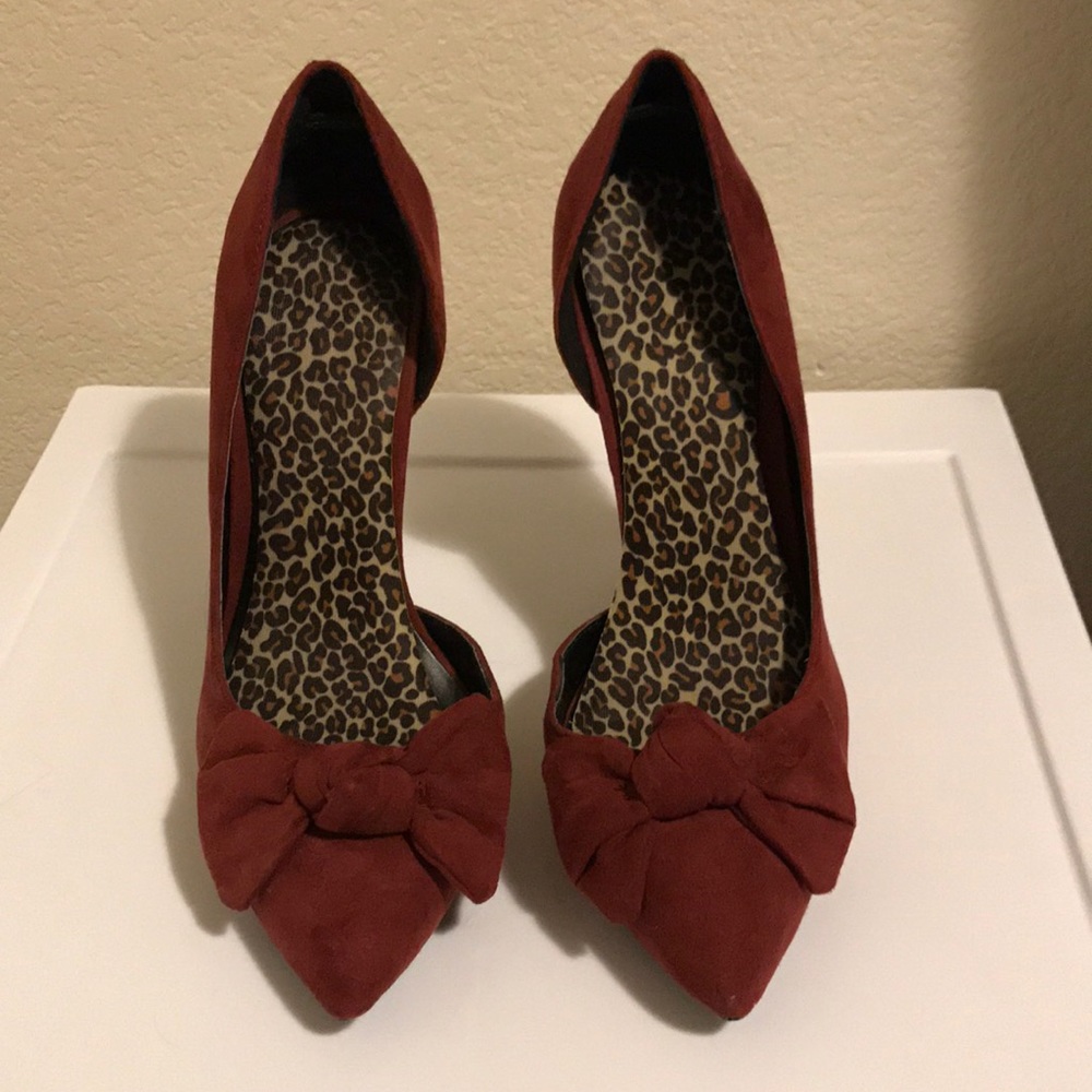 Vintage bow high heel