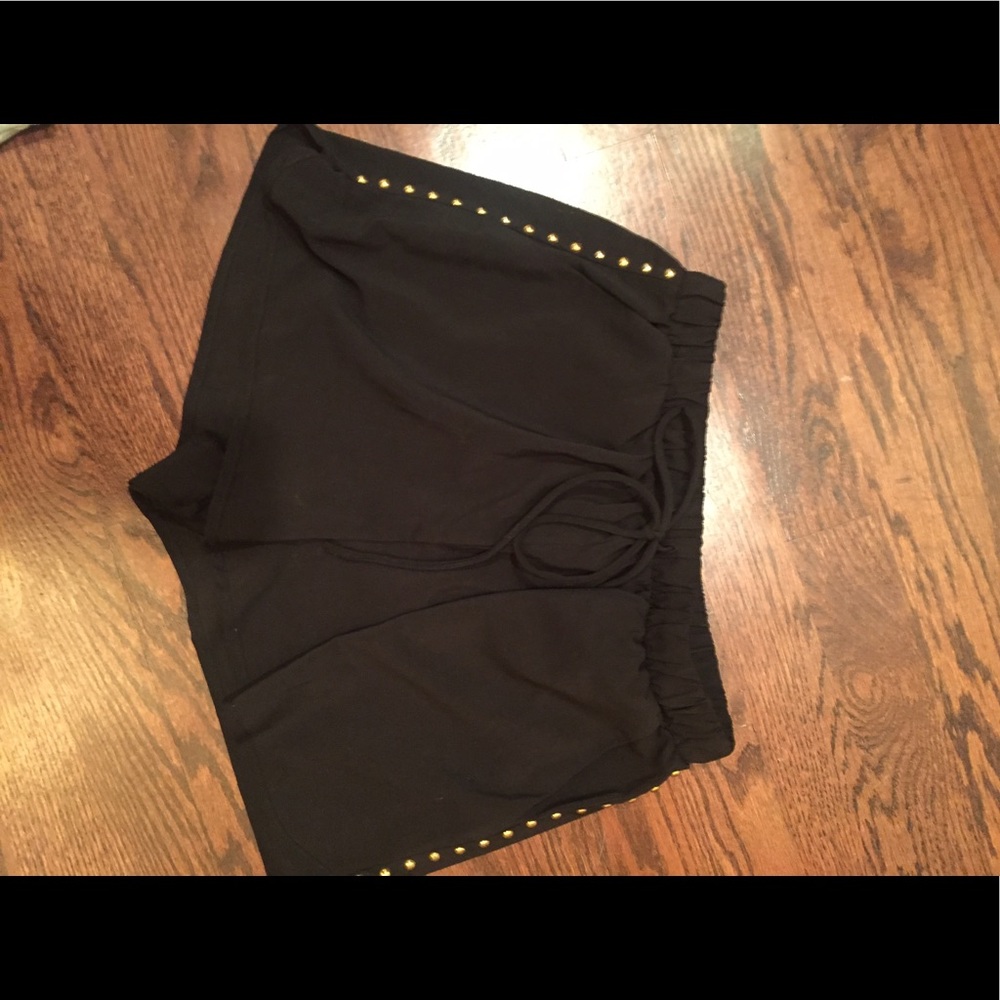 Little fake silk with gold stud shorts
