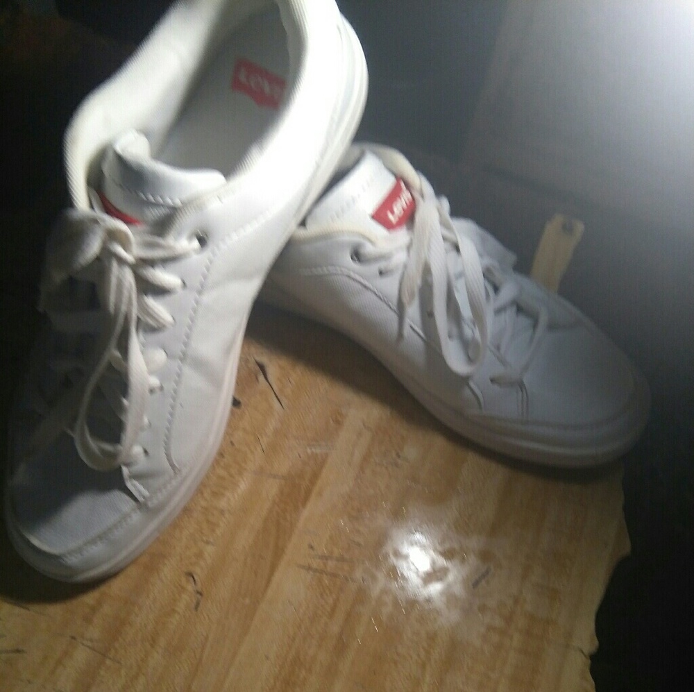 Levis tennis shoes