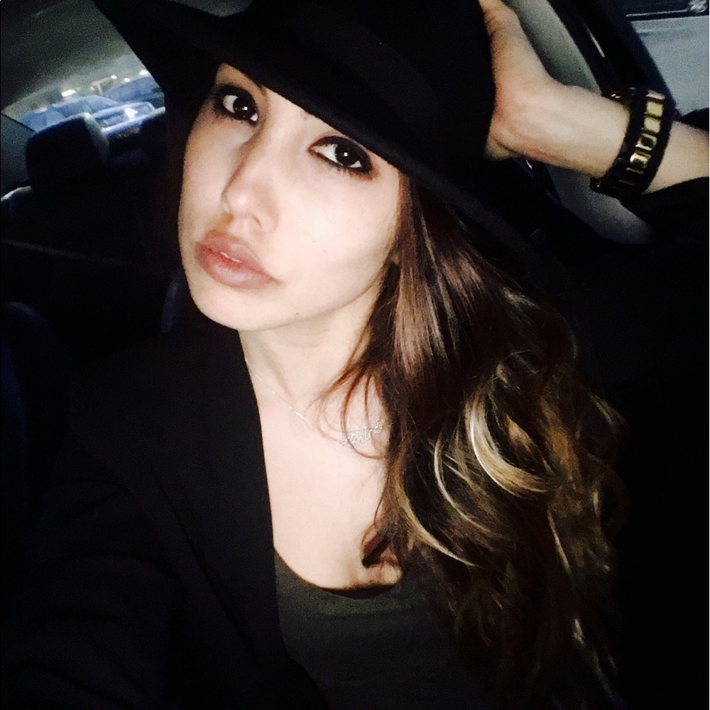 Meet your Posher, Chloe