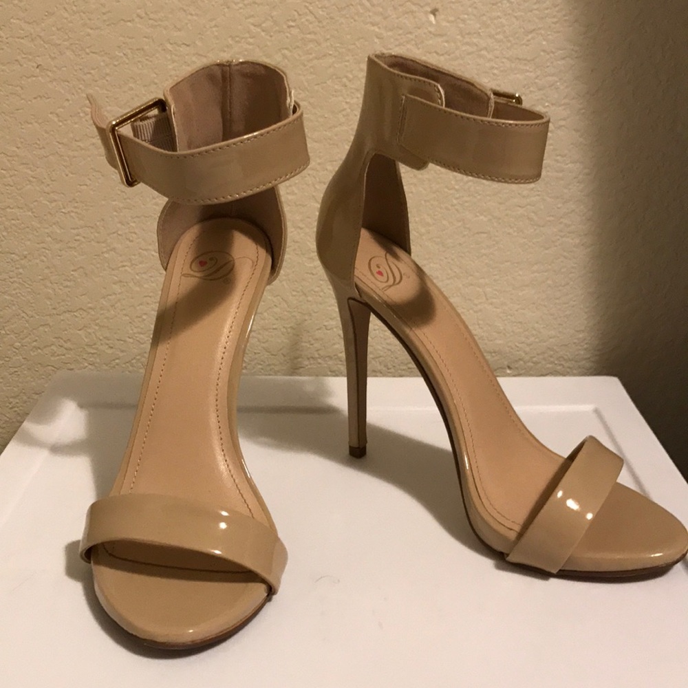 Nude strap heel