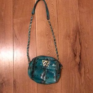 Kelly Wynne Cross Body Bag