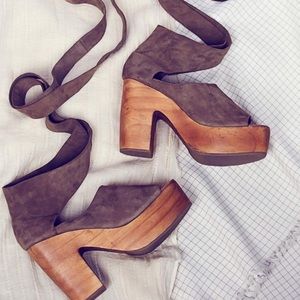 🔥SALE🔥 FREE PEOPLE - Size 7 - Leather Wrap Clog