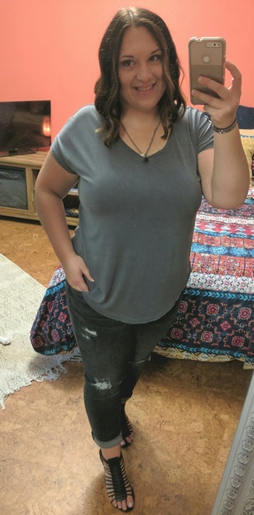 Meet your Posher, Kate - Picture 2 of 2