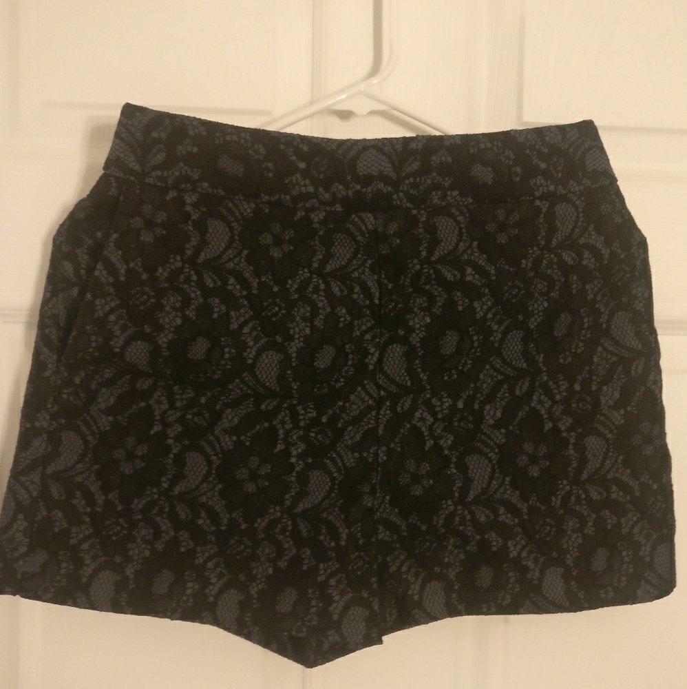 NWT EXPRESS HIGH-RISE LACE SHORTS
