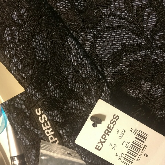 NWT EXPRESS HIGH-RISE LACE SHORTS - Picture 2 of 4