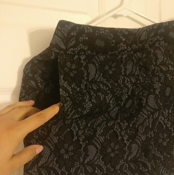 NWT EXPRESS HIGH-RISE LACE SHORTS - Picture 4 of 4