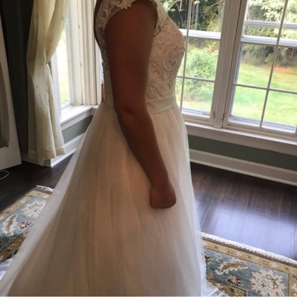 David's Bridal Wedding Dress - Picture 3 of 7