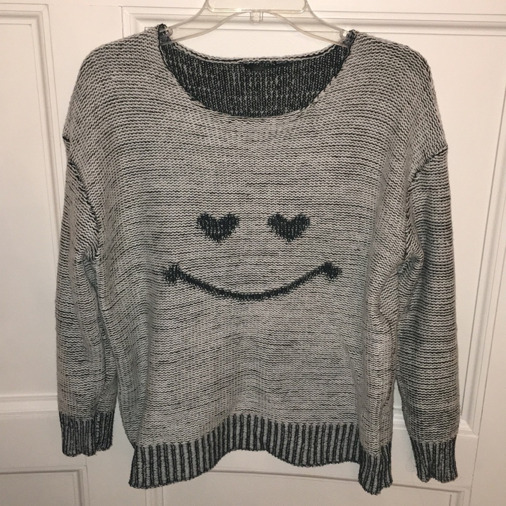 LF millau Sweater with Heart Eyes Smiley Face