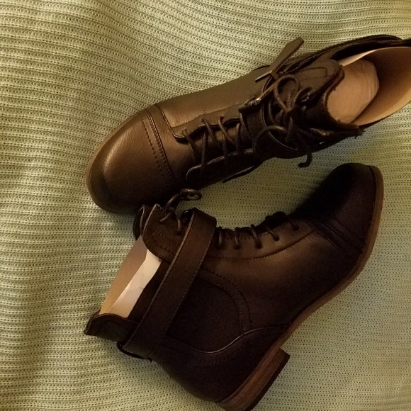 Combat Boot - Picture 3 of 5