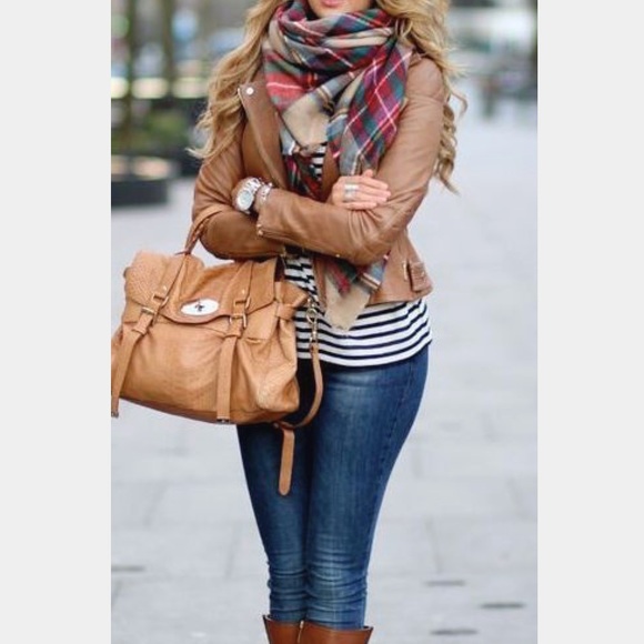 Quilt Scarf 43โ X 43โ inches - Picture 6 of 7