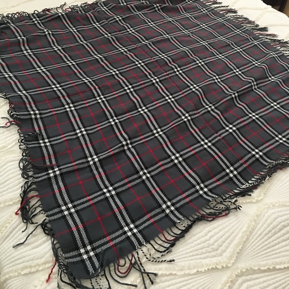 Quilt Scarf 43โ X 43โ inches - Picture 4 of 7