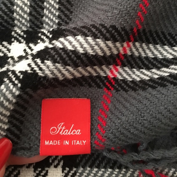 Quilt Scarf 43โ X 43โ inches - Picture 2 of 7