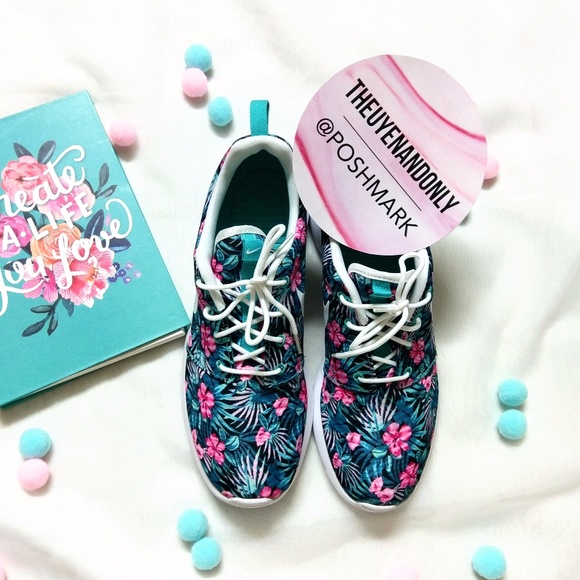 💠HOST PICK NEW Nike Roshe Print Tropical💠 - Picture 2 of 8