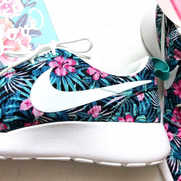 💠HOST PICK NEW Nike Roshe Print Tropical💠 - Picture 4 of 8