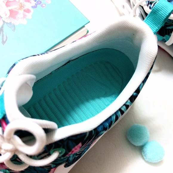 💠HOST PICK NEW Nike Roshe Print Tropical💠 - Picture 6 of 8