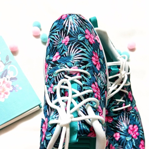 💠HOST PICK NEW Nike Roshe Print Tropical💠 - Picture 5 of 8