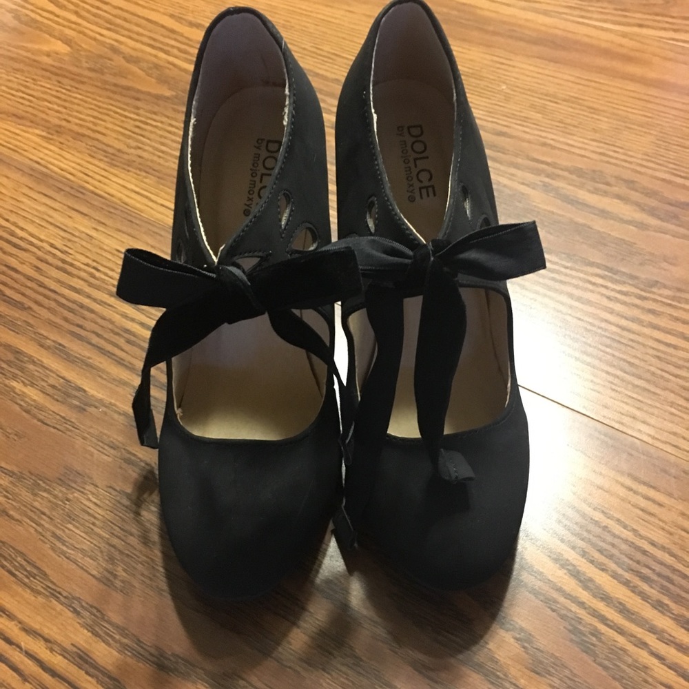 Deloyce by mojo moxy black suede heels