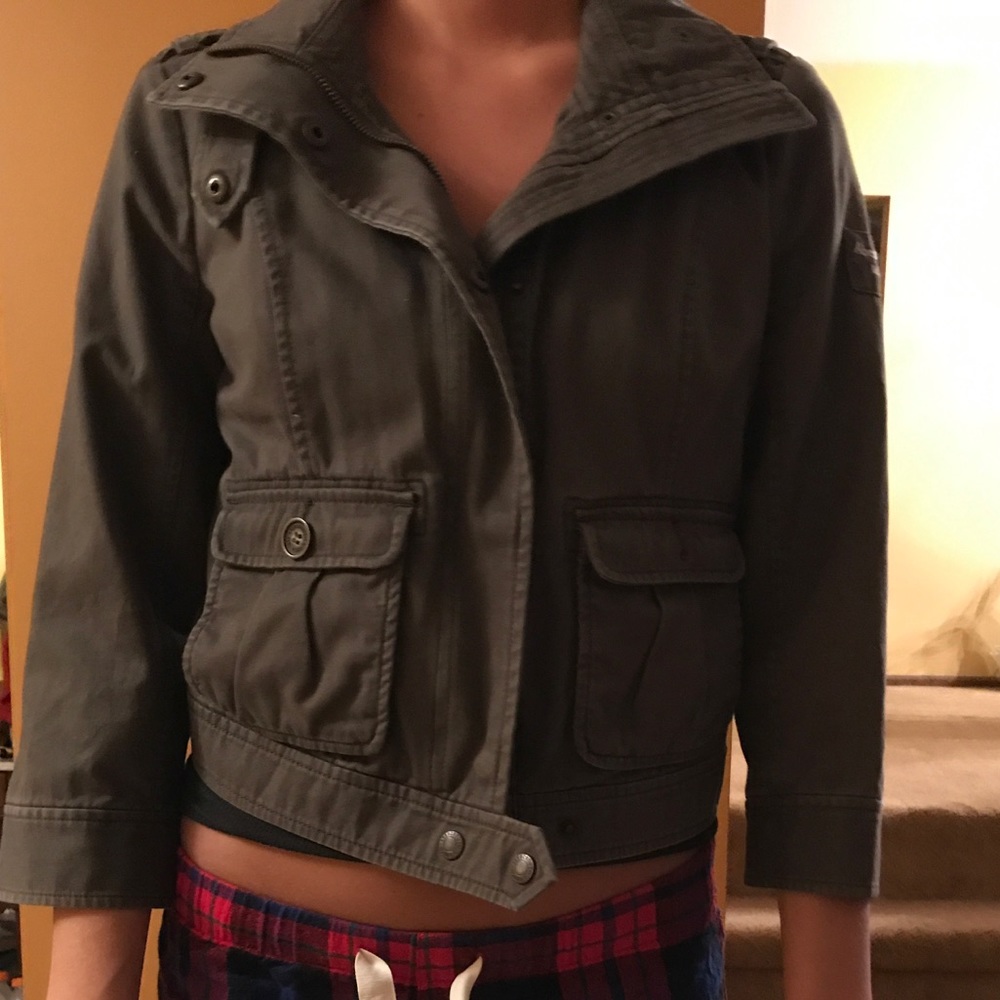 Abercrombie cropped cargo jacket