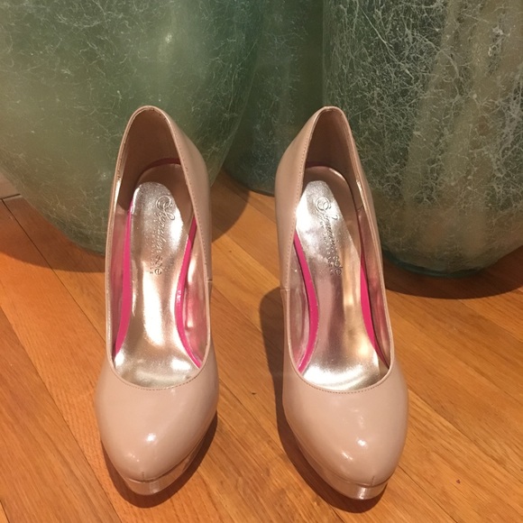 Tan Pumps by Shoedazzle - Picture 1 of 6