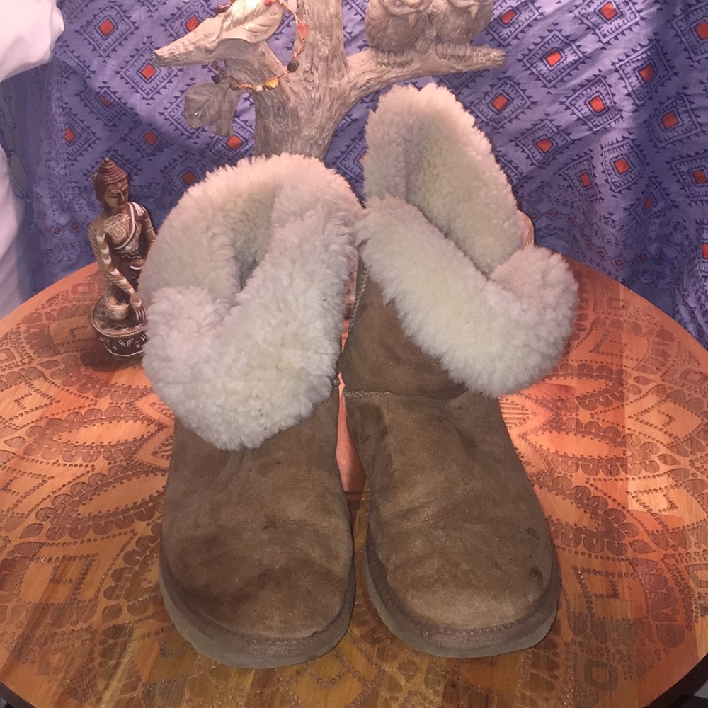 Button Uggs USED condition AS IS