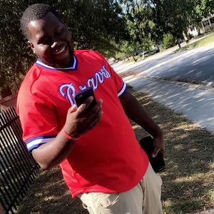 Meet your Posher, Devonte