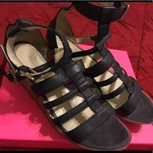 Kenneth Cole gladiator sandals