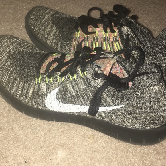 multi color nike free runners