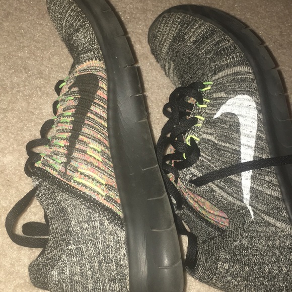 multi color nike free runners