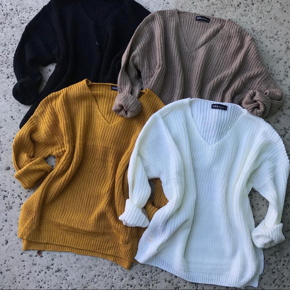 LAST ONE// Black Knitted Sweater - Picture 2 of 5