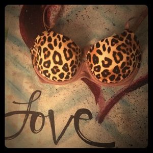 NWT VS Pink Bra 32 D
