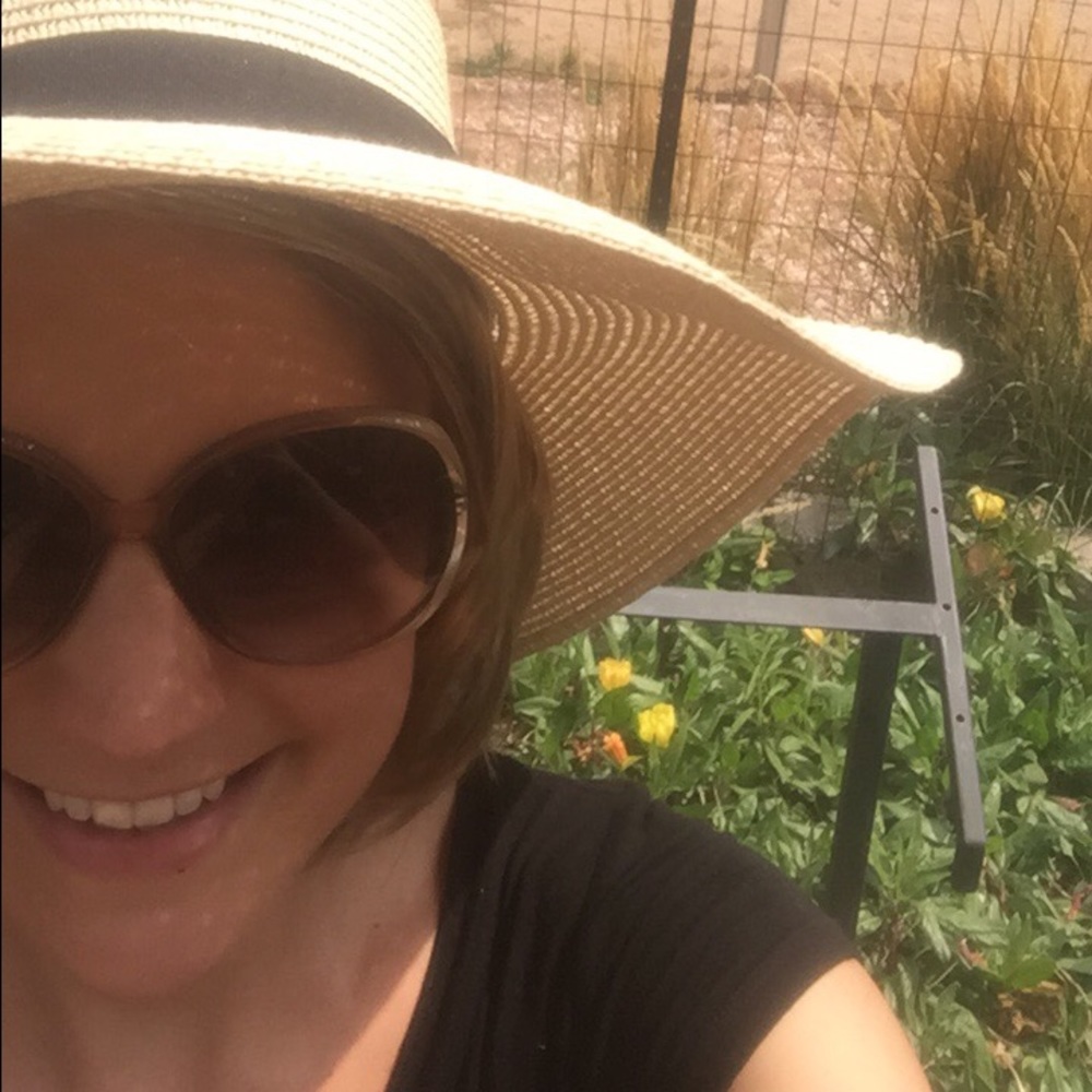 Meet your Posher, Eva