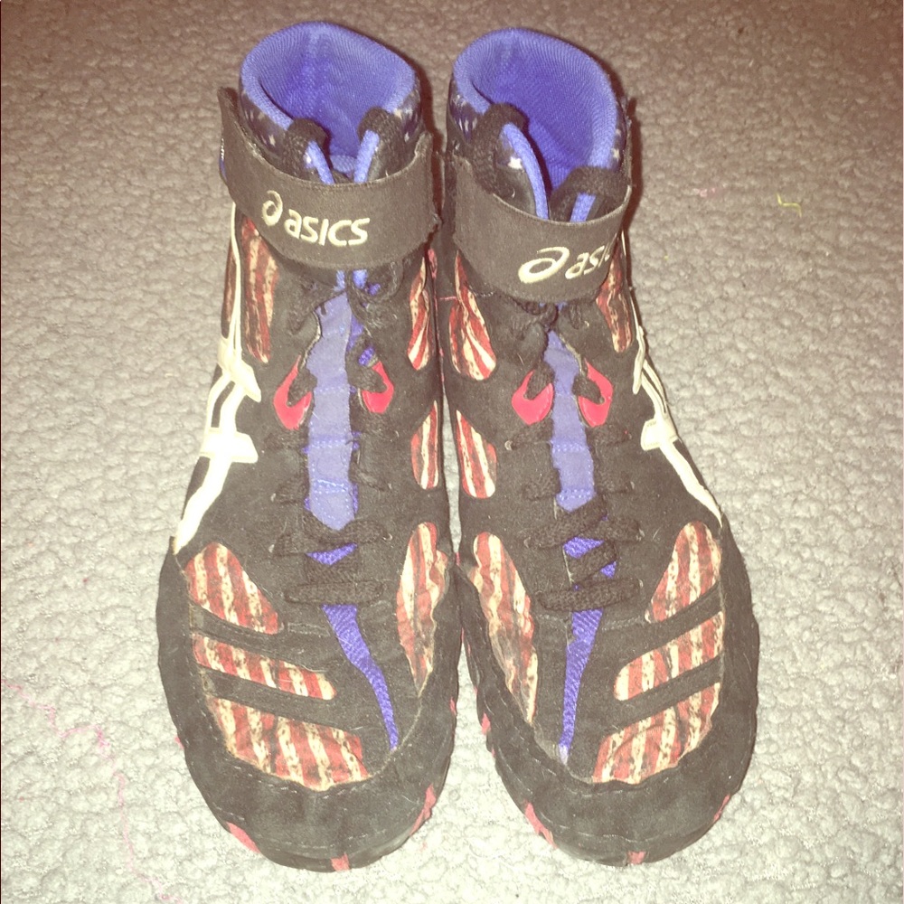Wrestling shoes
