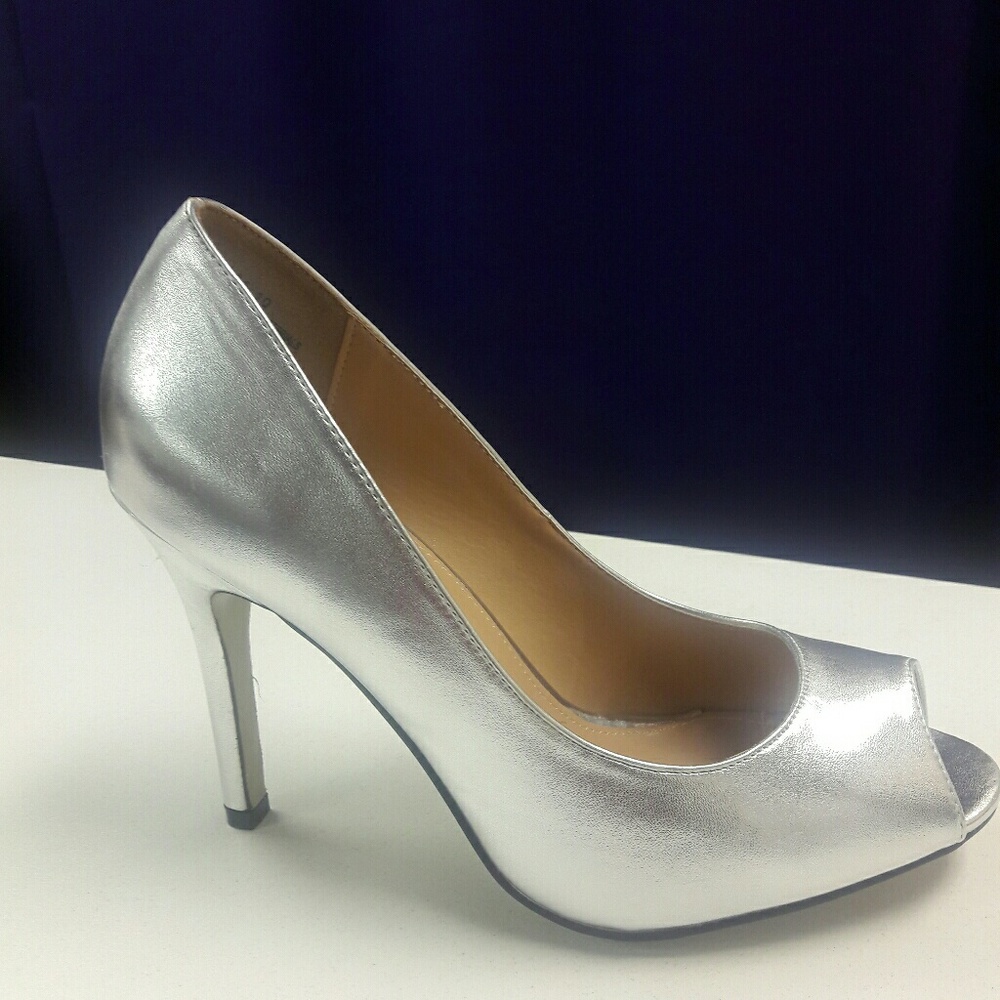 👠NIB👠Silver peep toe pumps