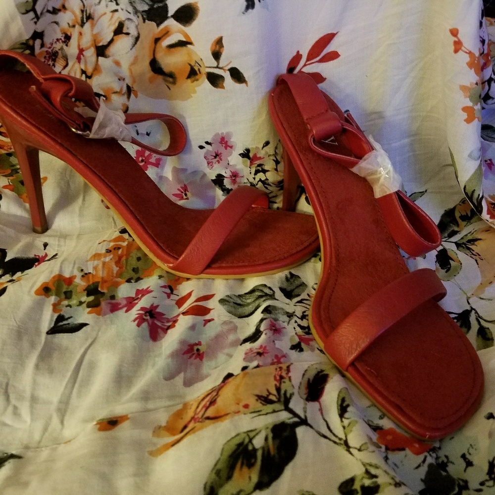 Sexy heels - Picture 2 of 4