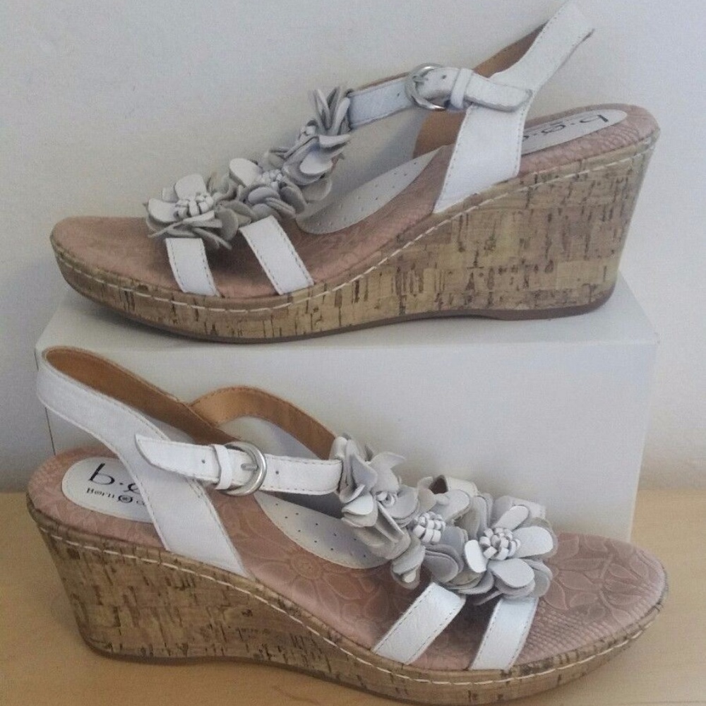 VGUC BOC Born Concept White Leather Floral Wedge
