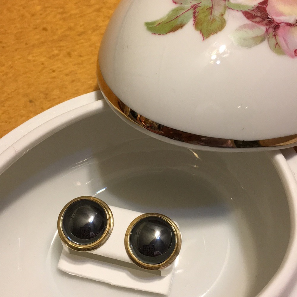 💕14 K Gold Black Onyx Earrings set in real