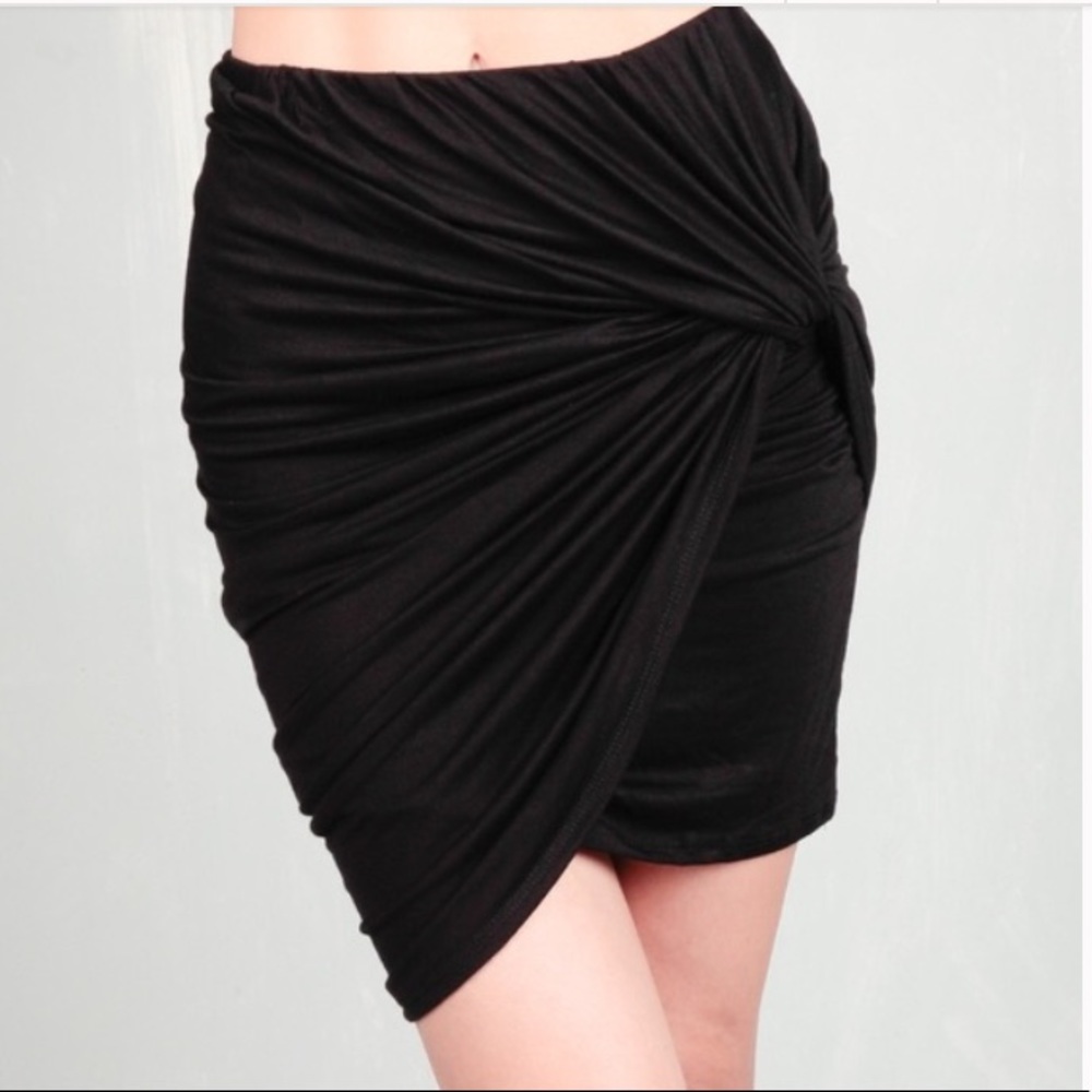 Forever 21 + Knot skirt