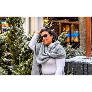 Meet your Posher, Aneisis